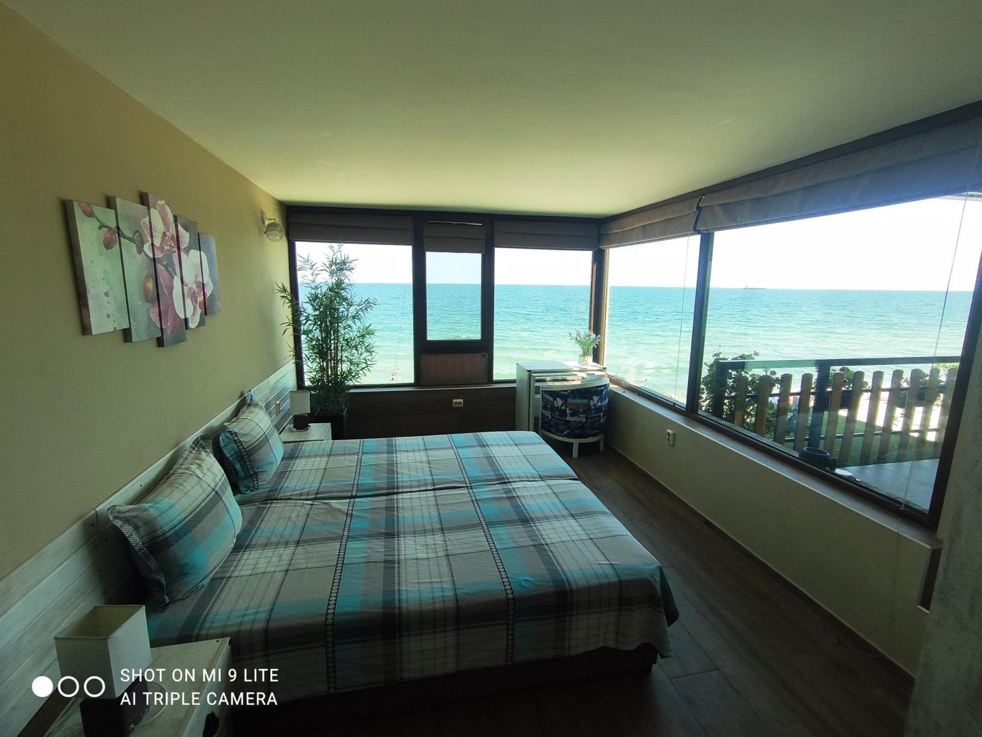 Hemingway Rooms In Happy Beach Varna Exterior foto